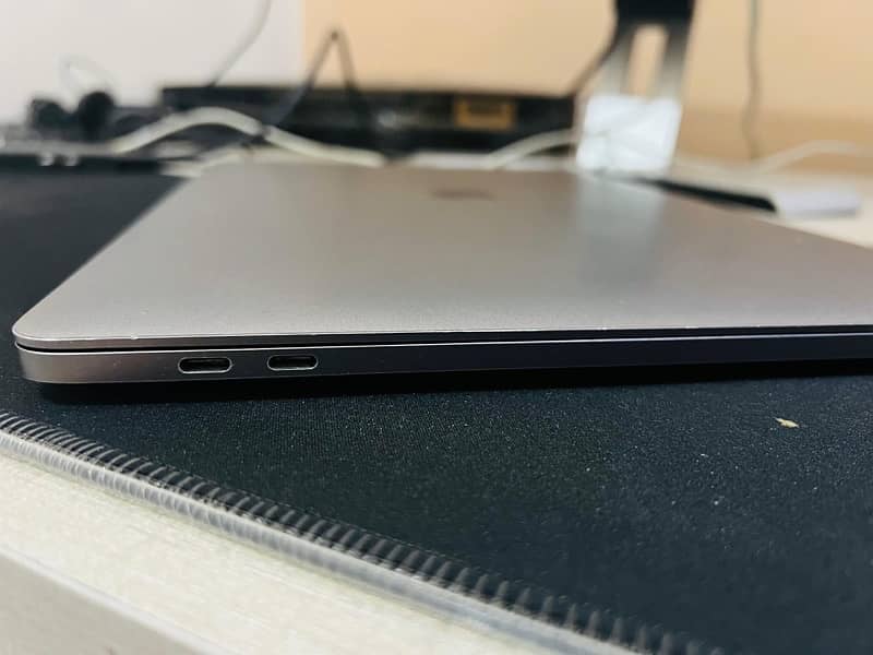 Mac book pro 2018 15inch 7