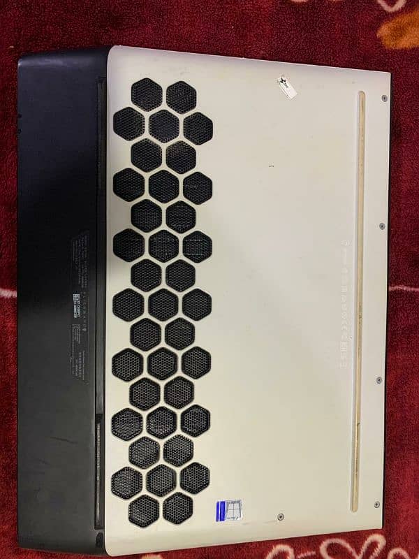 Dell Alienware Area 51m i7 9700k Rtx 2080 8Gb Gaming laptop Graphics 3