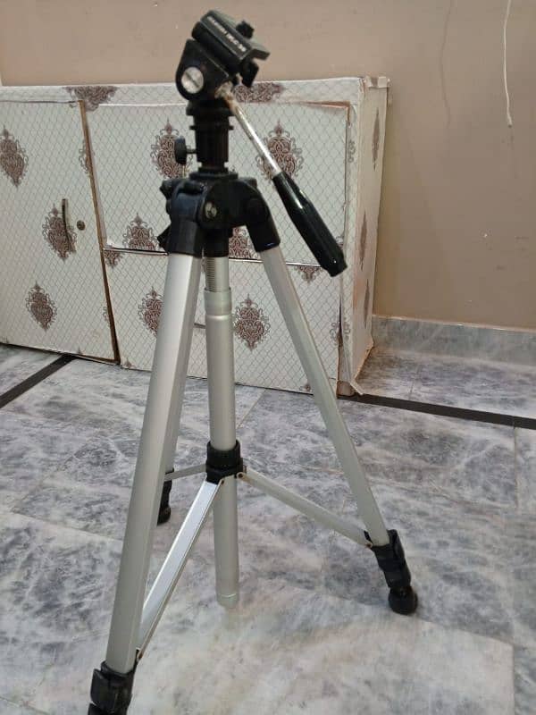 tripod stand 2