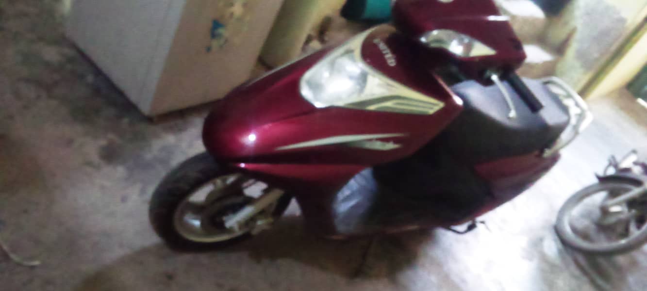 Slightly used scooty for sale 3