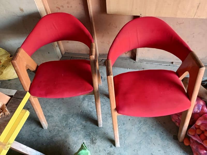 table chairs 1