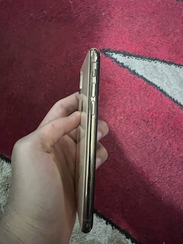 iPhone Xs 256gb Golden Non PTA 3