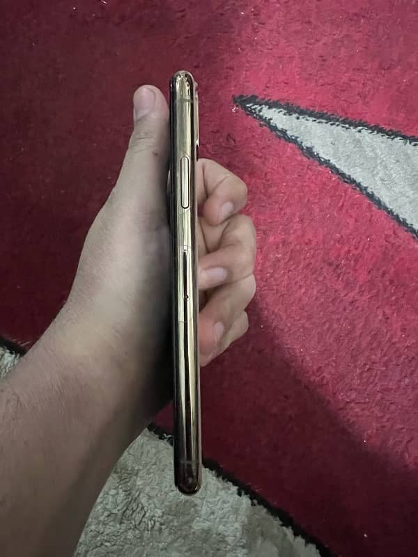 iPhone Xs 256gb Golden Non PTA 4