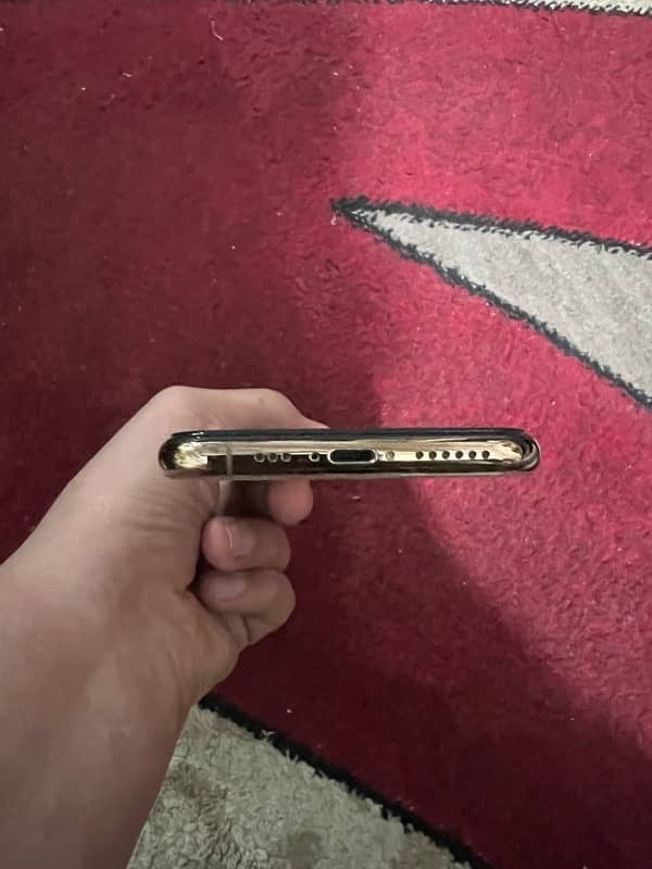 iPhone Xs 256gb Golden Non PTA 5