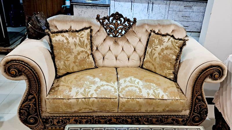 Nice condition sofa like new 0