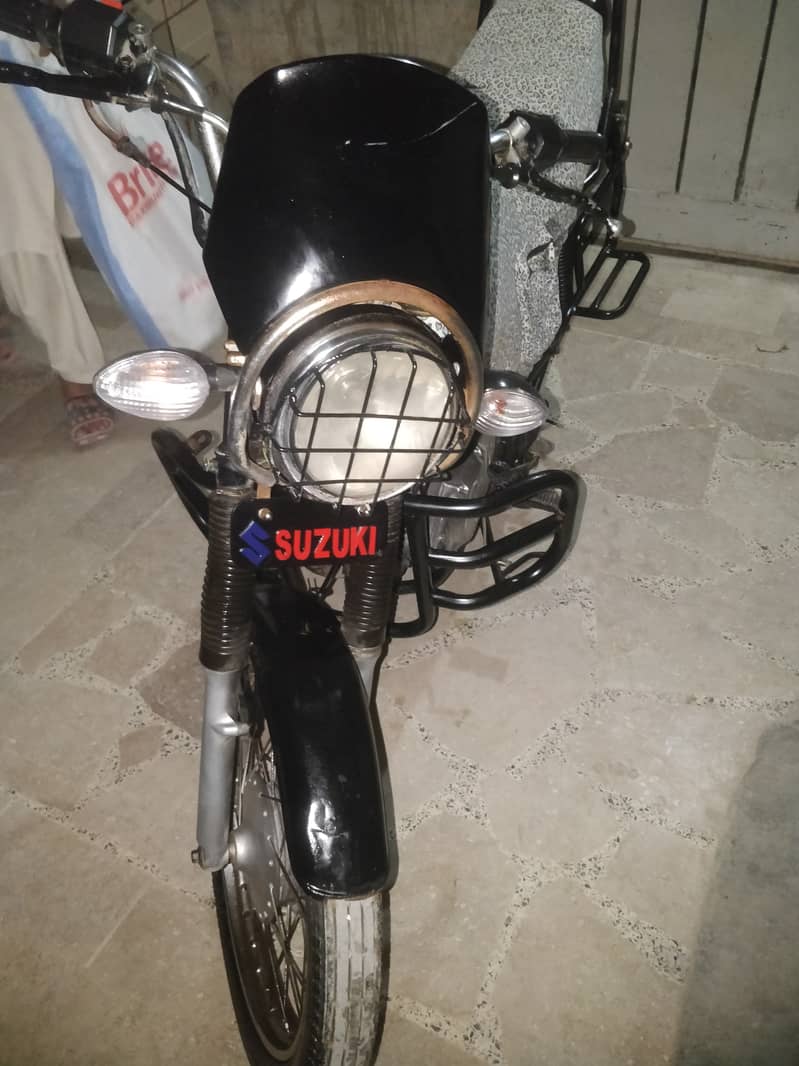 Suzuki 125 model 2009 ka 10 month 0334-2662756 call & Whatsapp 4