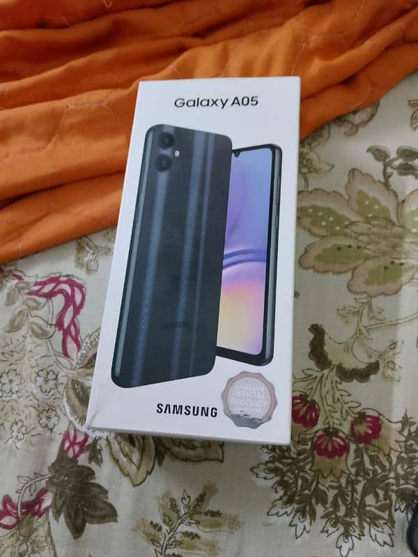 2 days used open box mobile Samsung ao5 6/128 8