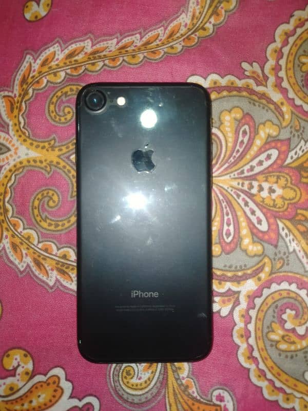 iPhone 7 10/10 condition. battery health 96%. 0