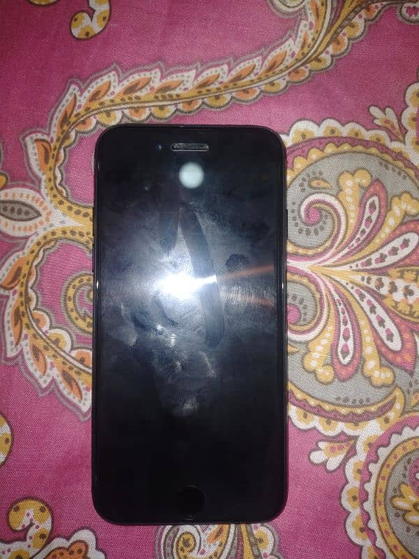 iPhone 7 10/10 condition. battery health 96%. 1