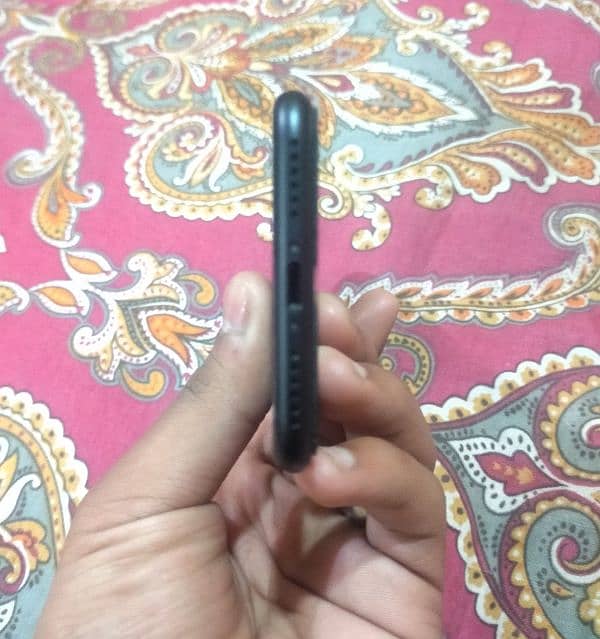 iPhone 7 10/10 condition. battery health 96%. 4