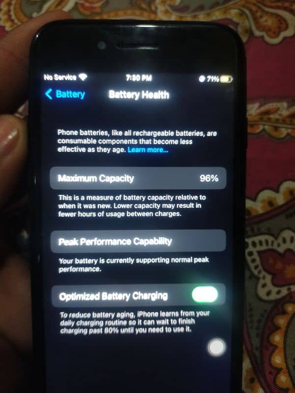 iPhone 7 10/10 condition. battery health 96%. 10