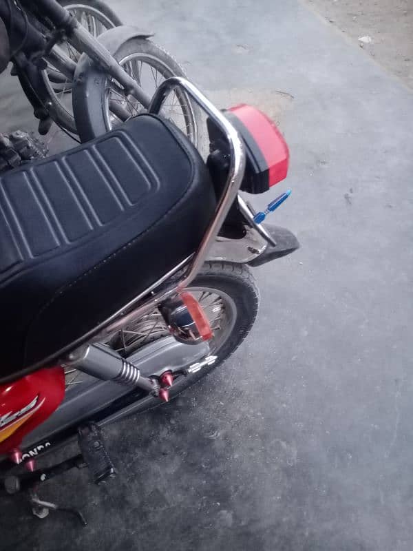 Honda 125 model 2021 registered 2022 like a Brand new 3