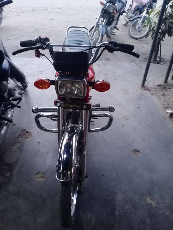 Honda 125 model 2021 registered 2022 like a Brand new 8