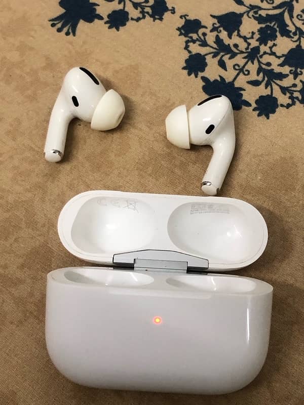 Airpod Pro 1st generation 10/10 4