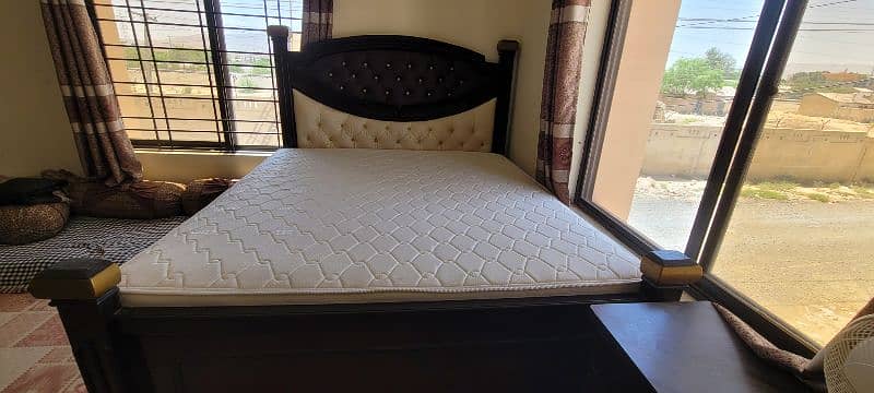 Wooden king size bed 0