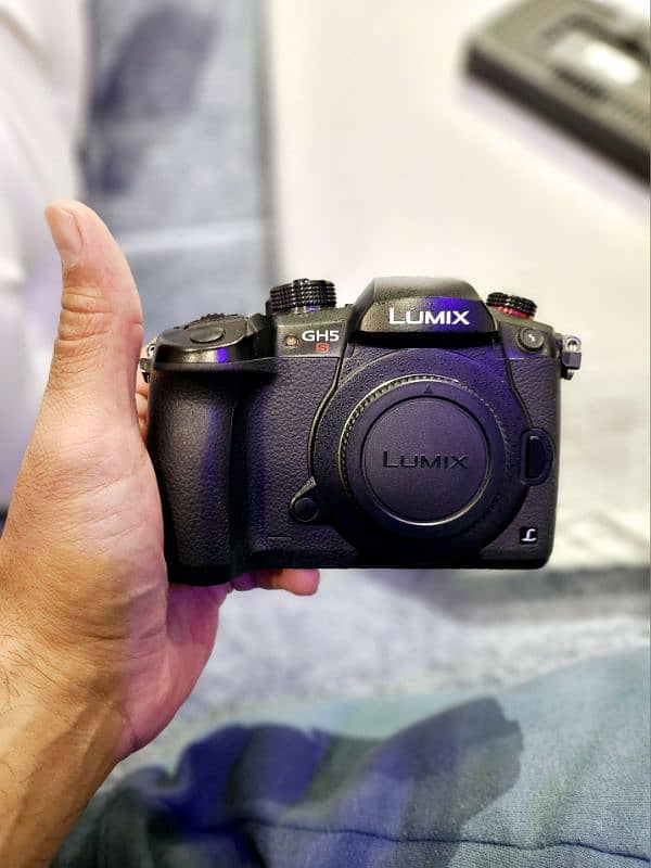 LUMIX GH5S with battery grip batteries, strap and charger 1