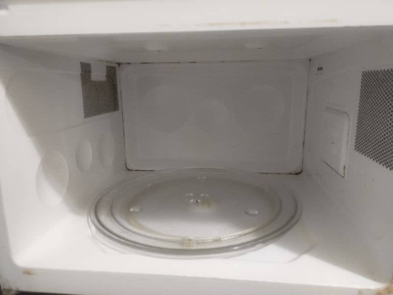 Large Microwave Oven (36L, 1400W, Made in Korea) 3