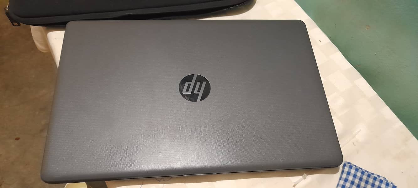 Laptop hp i 3 7th generation with ssd 2