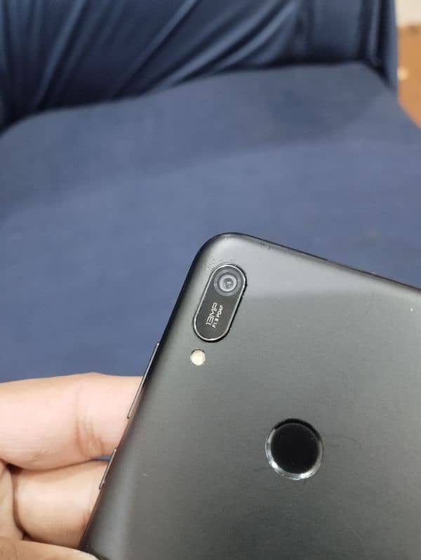 Huawei y6 prime 2019 2gb ram 32gb rom 10