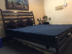 Iron Queen Bed ē Mattress 03153334558