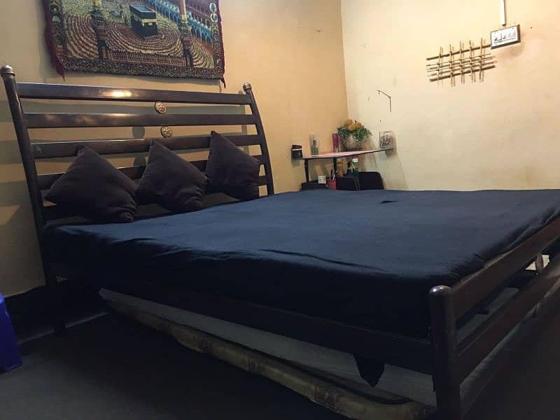 Iron Queen Bed ē Mattress 03153334558 0