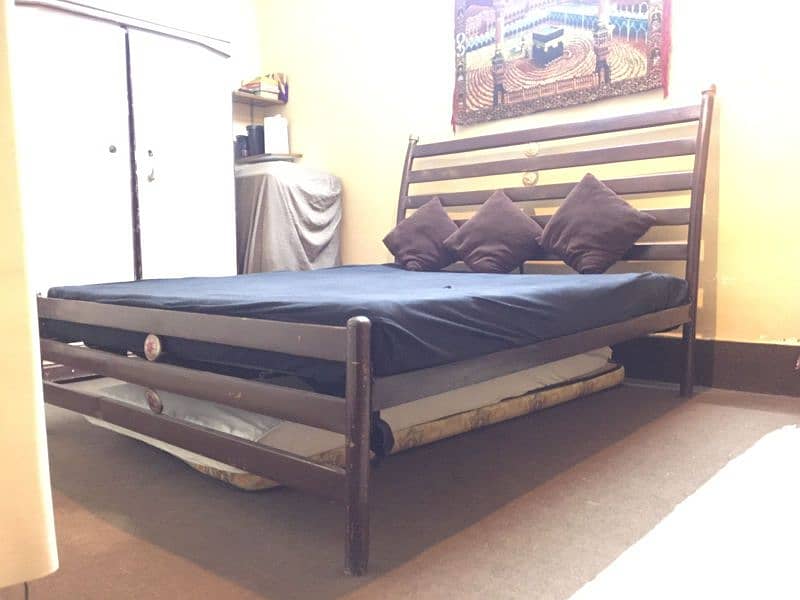 Iron Queen Bed ē Mattress 03153334558 1