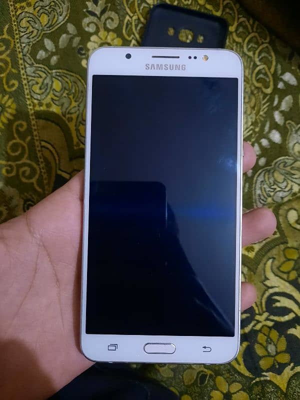 Samsung J7 (10)  2/16gb 0