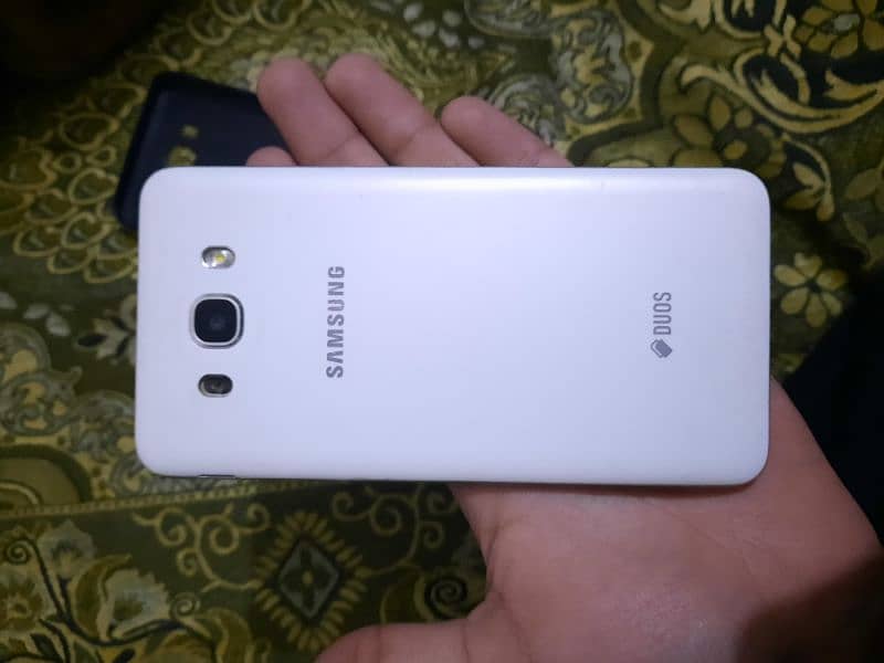 Samsung J7 (10)  2/16gb 2