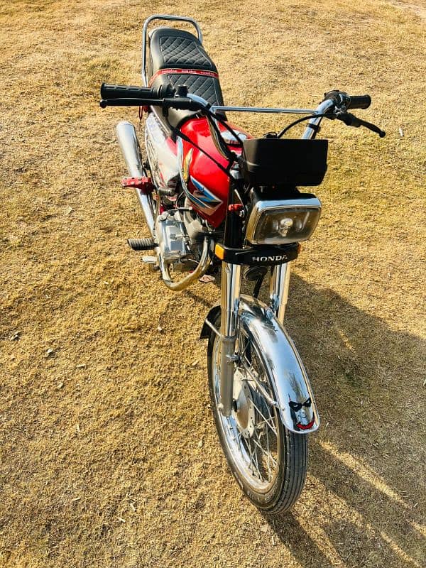 Honda 125 in excellent condition 6