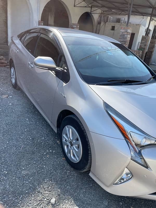 Toyota Prius s touring selection 3