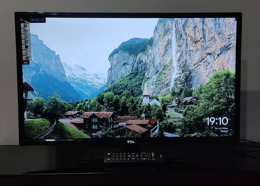 Orignal TCL 32 inches HD Smart LED TV for sale. 3