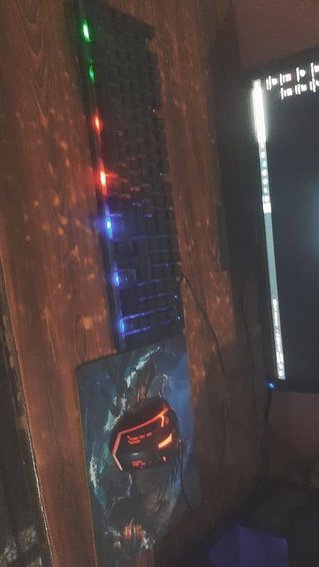 Gaming PC full setup with 24 inch monitor and mouse pad 2