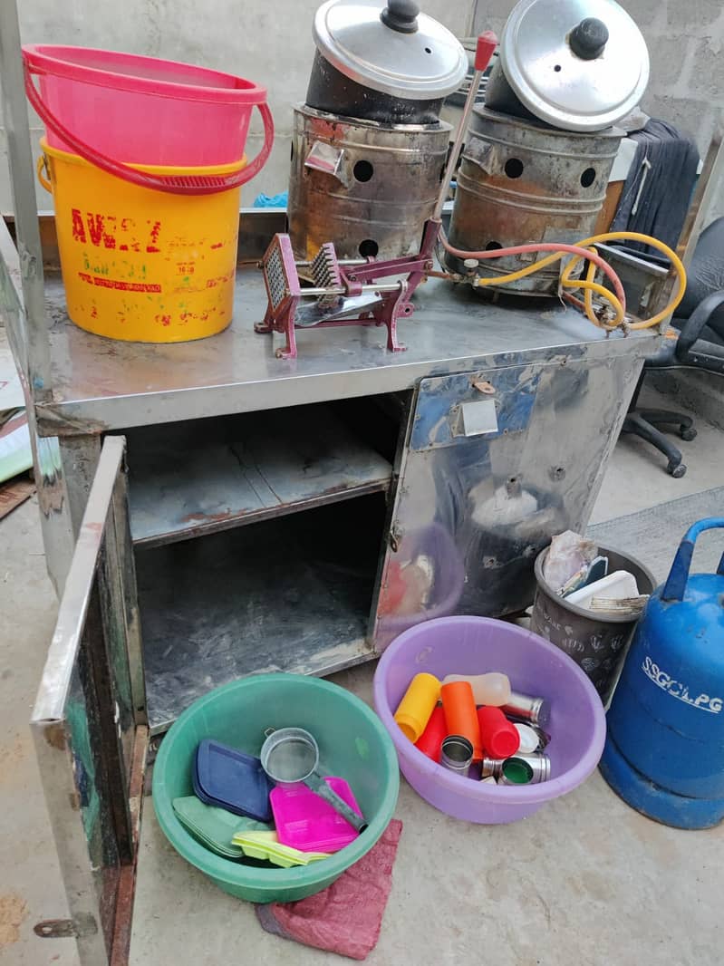 FRIES STALL WITH CYLINDER AND 2 MACHINES 3