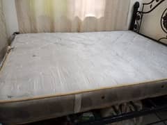 Queen size spring mattress