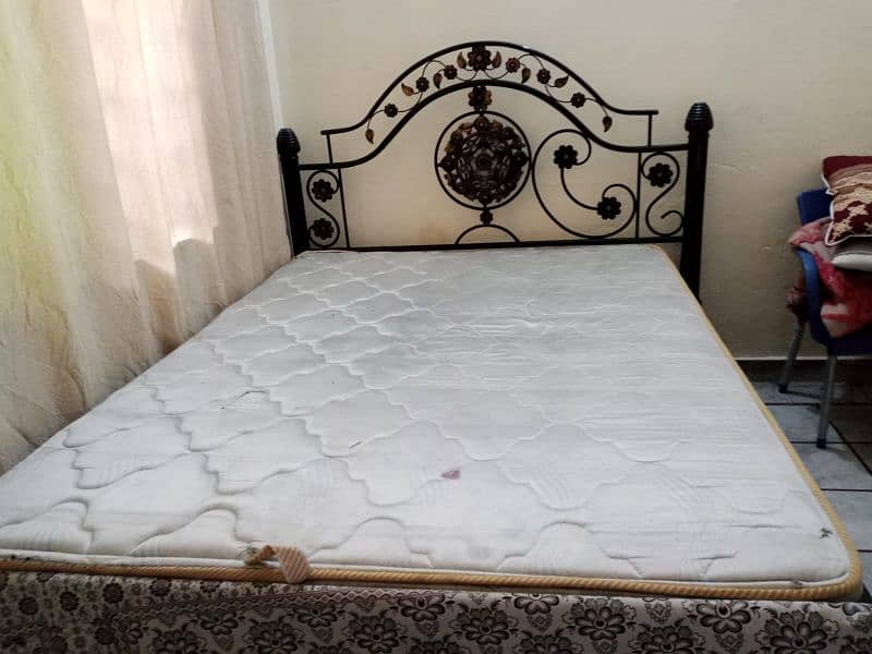 Queen size spring mattress 1