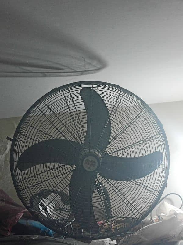 High-Quality GFC Bracket Fan for Sale – Excellent Condition!" 1