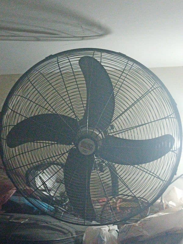 High-Quality GFC Bracket Fan for Sale – Excellent Condition!" 2