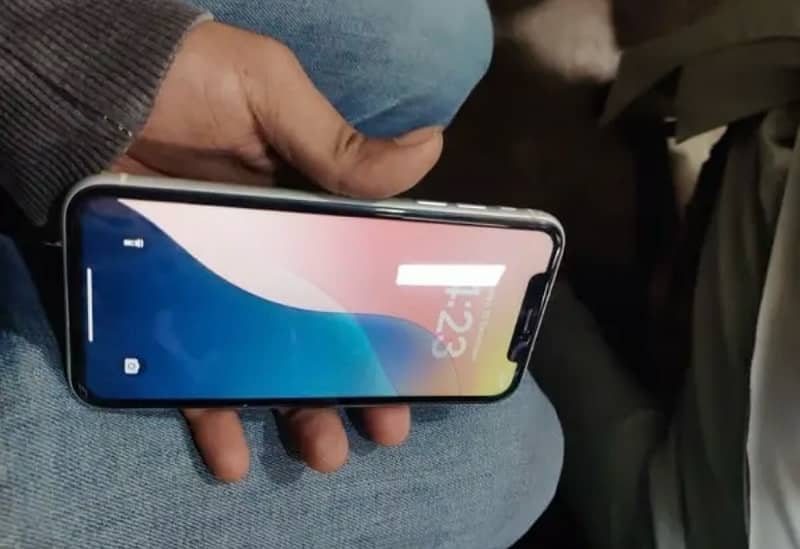 iPhone XR 128GB PTA 4