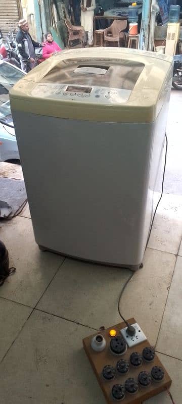 LG automatic washing machine 12 kg. 2