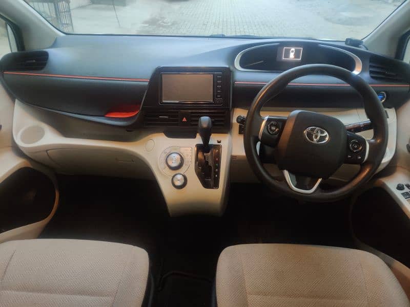 Toyota Sienta 2016/22 better than BRV 9