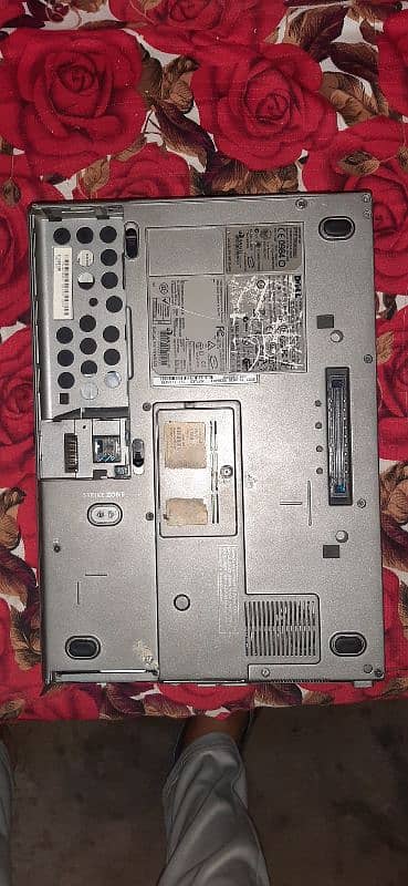 Dell latitude D630 (without battery) 4