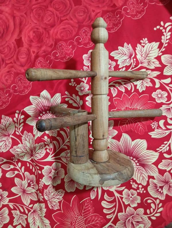 WOODEN BANGLES & MAKEUP BRUSH STAND 4