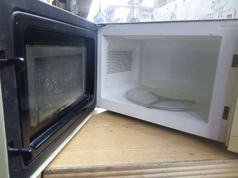 microwave oven 3