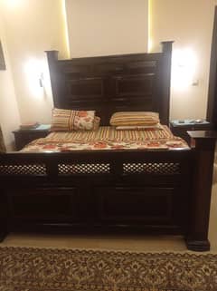 Double bed with 2 side tables and dressing