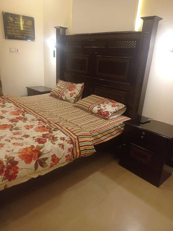 Double bed with 2 side tables and dressing 1