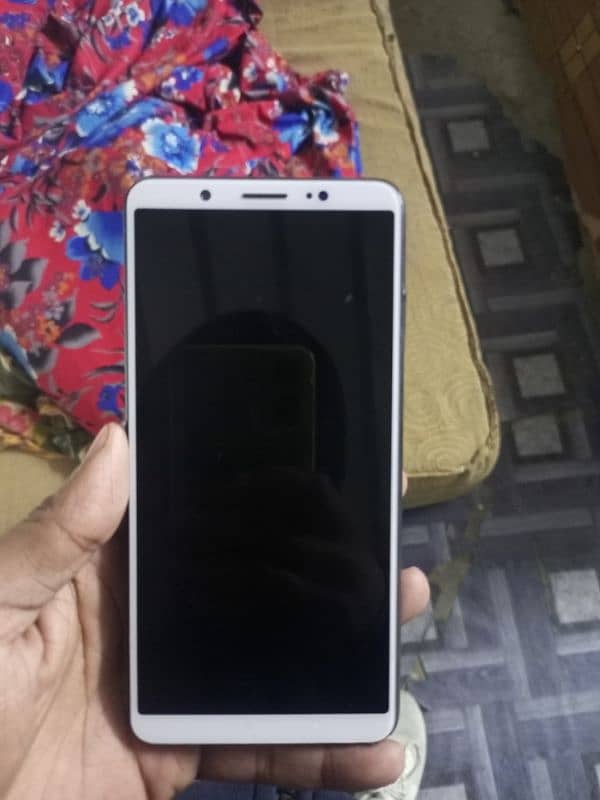 vivo v7 4/64 3