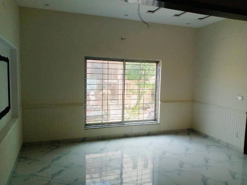 Ferozepur Road 40000 square feet building big hall for rent for IT office 6