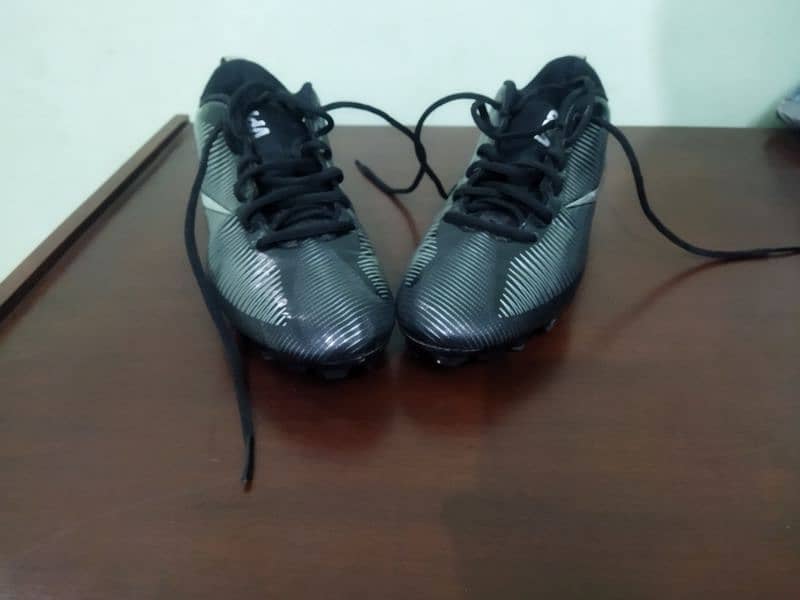 football shoes 5