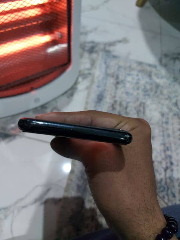 iPhone 11 pro max Pta Approved 4