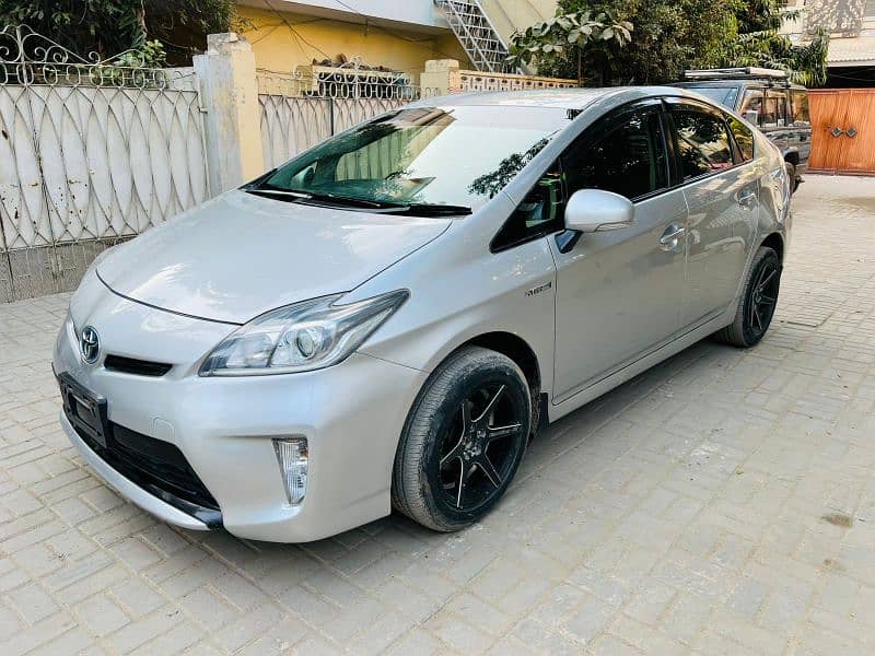 Toyota Prius 2013 4